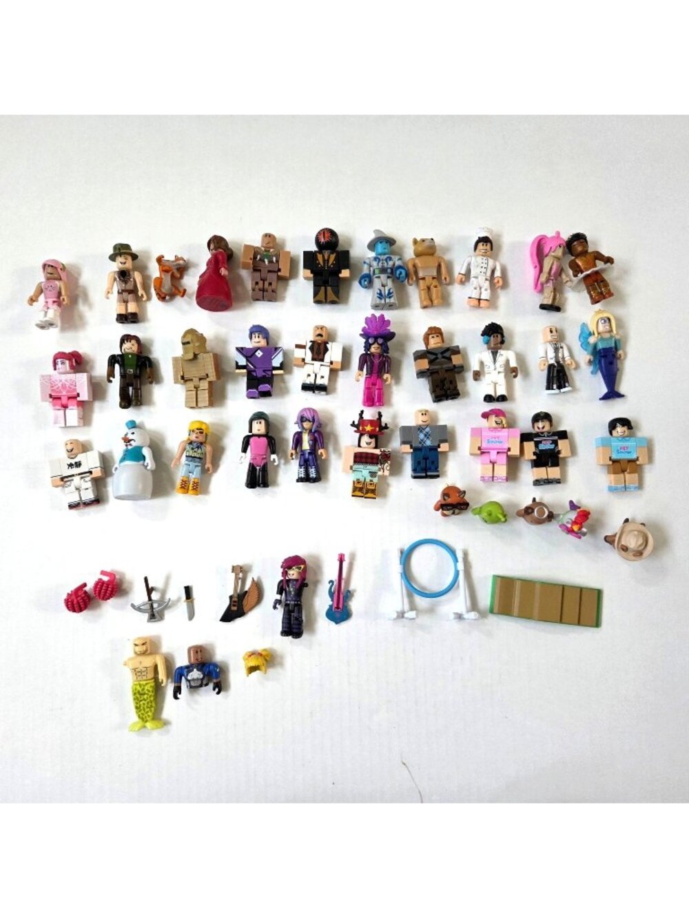 Roblox 35 Action Figures & Pets Plus Parts Accessories Lot No Codes